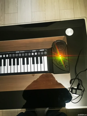 Vând orgă electronică și pe baterii