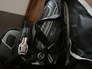 Vând patine negre pentru barbati