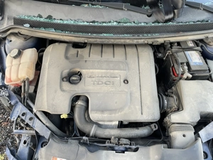 Dezmembrez Ford Focus II Facelift Hatchback 1.6 TDCi 80kW 109CP an 2010 - imagine 9
