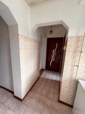 Apartament in Vulcan (Hunedoara), ultracentral, mobilat - imagine 7