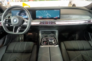 BMW Seria 7 M 760 e xDrive - imagine 15