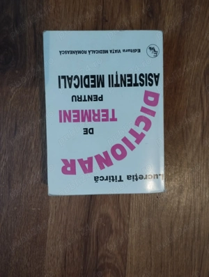 Pachet 12 cărți de specialitate pentru viitorii asistenți medicali 
