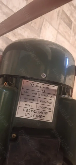 Vând mașină  de carne nr 32 noua preț  400 lei