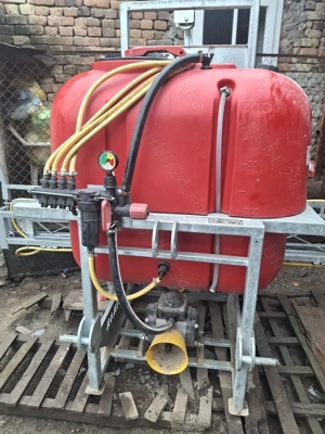 Mașină de plantat cartofi mașina de scos cartofi și un ierbicidator  - imagine 5