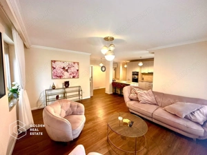 Apartament premium, zona Subcetate, 3 camere, 2 bai, loc parcare, sala, piscina - imagine 2
