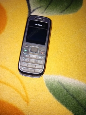 Vând Nokia 1208