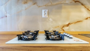 Apartament ultrafinisat de vanzare, decomandat  - imagine 3