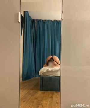 la tine sau la hotel