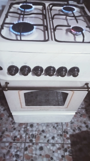 vind aragaz nou .a fost cumparat acum 9 luni pret de mgazin 1500 lei il vind cu 650