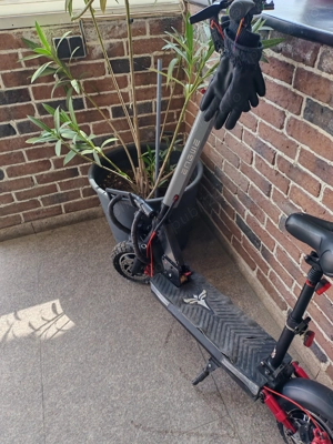 Vând trotineta electrica, cu puterea de 830 v și 18,5 A, cu acte în regula, este cumpărată în Martie