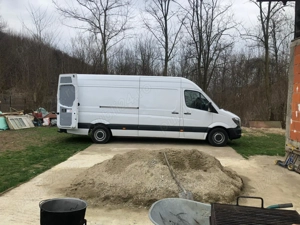 Mercedes Sprinter varianta extra lunga
