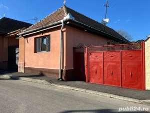 Casa renovata de vanzare  80mp  556mp teren in Zarnesti, jud. Brasov - liniste, natura. - imagine 2
