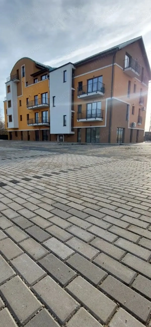 Închiriere spațiu comercial 