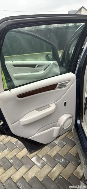 Mercedes A180 - imagine 9