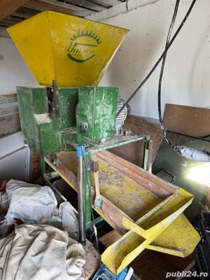 Vand moara de porumb si moara de ciocanele