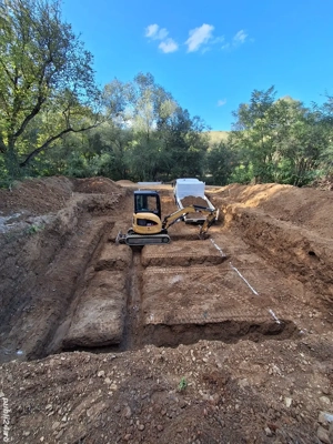 Inchiriez Execut săpături cu excavator de 3,5 T