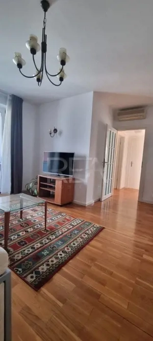 3 Camere – Bloc Boutique, Arcul de Triumf