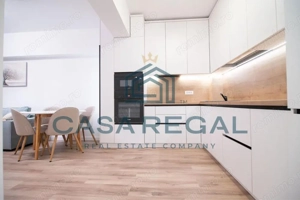 Închiriez apartament 3 camere, loc de parcare inclus – Zona centrală
