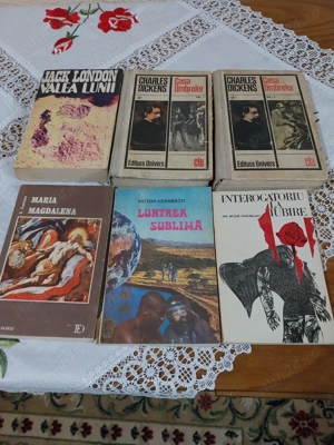 vind carti interesante