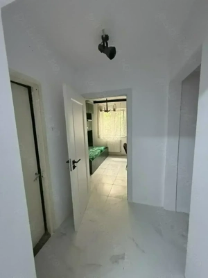 Apartament 3 Camere Decomandat  Boxa Garaj Gradina Centrala Proprie Zona Centrala - imagine 6