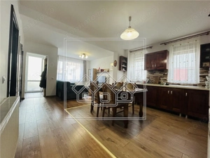 Casa cu 82 mp utili, gradina de 30 mp, Calea Cisnadiei - imagine 18