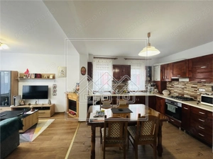 Casa cu 82 mp utili, gradina de 30 mp, Calea Cisnadiei - imagine 8