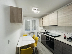 Ap decomandat, la cheie, 55 mp utili + balcon, Cisnadie - imagine 2