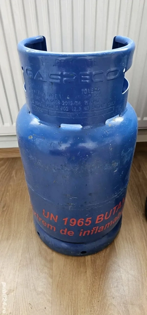 Vand doua butelii aragaz