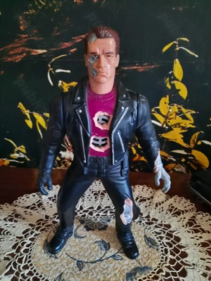 Figurina veche - celebrul Arnold