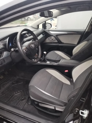 Vând TOYOTA Avensis 1.8  - imagine 6