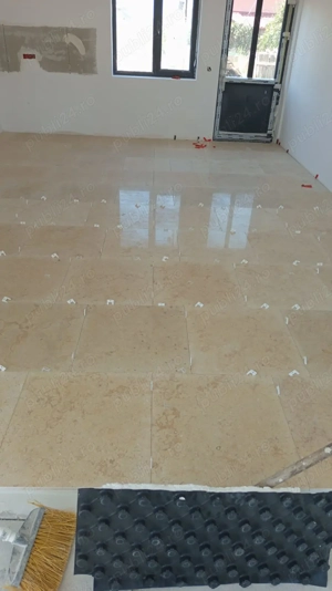 Echipa muncitori calificati amenajari interioare