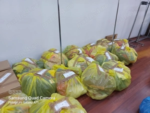 Stocuri imbracaminte, incaltaminte, rafturi metalice, suporturi metalice, standere, articole menaj  