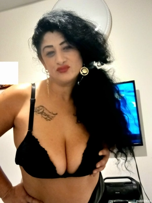 escorta la tine sau la mine sau hotel 