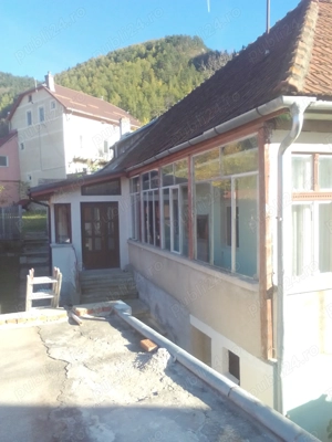 vand casa cu curte si gradina in zona central istorica a Brasovului  - imagine 2