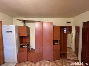 Mobilier bucatarie + frigider + spatiu de depozitare