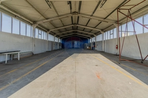 De închiriat spațiu pentru depozitare 300mp + curte 650mp Feldioara - imagine 7