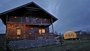 Casa de vanzare complet utilata si mobilata cu vedere la lac