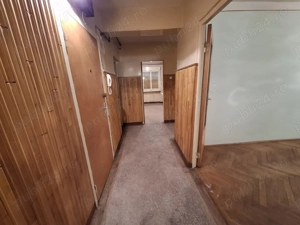 Str. Victoriei (zona Bibliotecii Judetene)   apartament 3 camere, decomandat, balcon generos + garaj - imagine 3