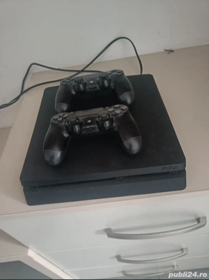 Playstation 4, 500 GB. 2 Manete