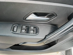 Dacia Duster 1.5 dCI 4x4 - imagine 13