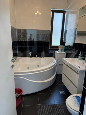 Apartament semidecomandat cu 3 camere, 63 mp utili, parcare, zona Terra - imagine 16