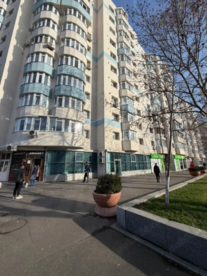 Metrou Aparatorii Patrie 3 cam bloc 1985 et 2 - imagine 16