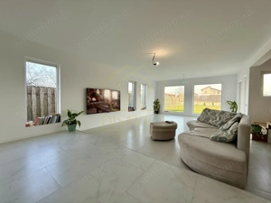 Vila cu 6 camere eficienta energetic 265 mp utili | Sacalaz | E-V