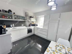 Apartament 3 camere mobilate utilate 2 bai pivnita zona Turnisor Sibiu - imagine 8