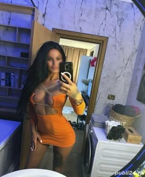 Bruneta sexy la tine în oraș 