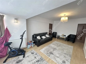 Apartament 3 camere mobilate utilate 2 bai pivnita zona Turnisor Sibiu - imagine 3