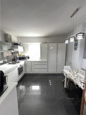 Apartament 3 camere mobilate utilate 2 bai pivnita zona Turnisor Sibiu - imagine 13