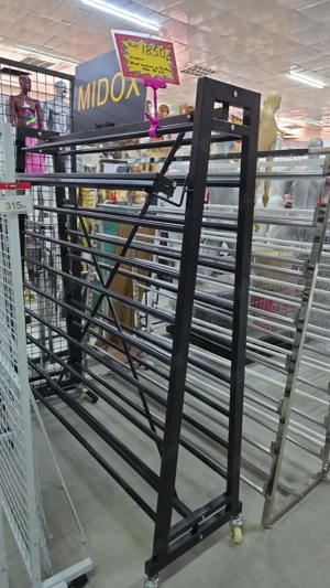 Stender negru metal pentru musama cu 20 de role, taietor si roti