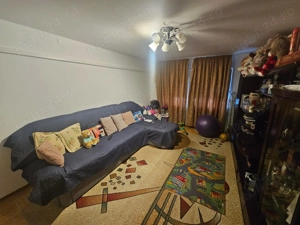 Apartament cu 3 camere de vânzare în Curtea de Argeș.