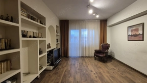 Vânzare apartament 3 camere, situat în Târgu Jiu, strada Victoriei